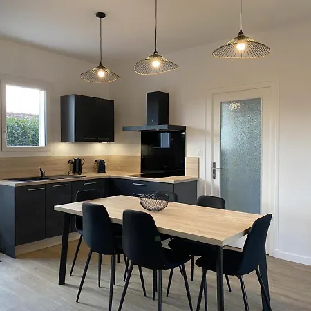 Pavillon Renove Avec Jardin Arbore, Proche Centre-ville, Veranda, Parking, Wifi, Ideal Familles - Fr-1-489-417 Holiday home *