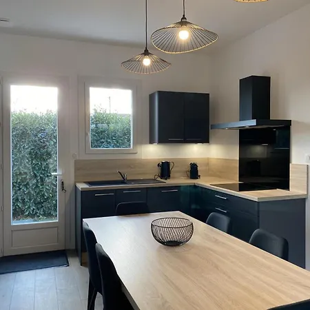 Holiday home Pavillon Renove Avec Jardin Arbore, Proche Centre-ville, Veranda, Parking, Wifi, Ideal Familles - Fr-1-489-417 *