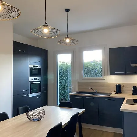 Pavillon Renove Avec Jardin Arbore, Proche Centre-ville, Veranda, Parking, Wifi, Ideal Familles - Fr-1-489-417 Holiday home Brout-Vernet