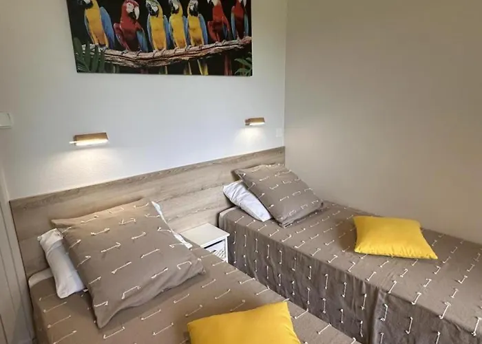 Pavillon Rénové Avec Jardin à Broût-vernet - Fr-1-489-417 Brout-Vernet