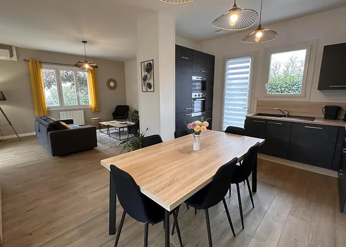 Hébergement de vacances Pavillon Rénové Avec Jardin à Broût-vernet - Fr-1-489-417 *