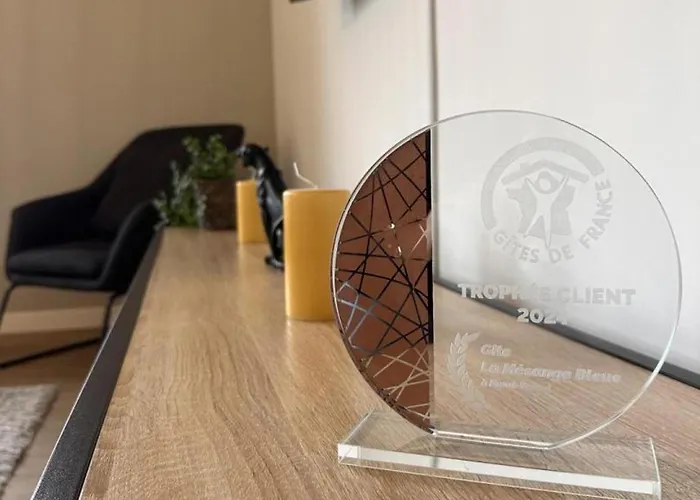 Hébergement de vacances Pavillon Rénové Avec Jardin à Broût-vernet - Fr-1-489-417