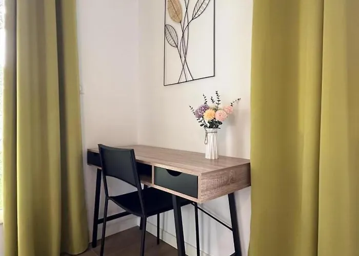 Pavillon Rénové Avec Jardin à Broût-vernet - Fr-1-489-417 * Brout-Vernet