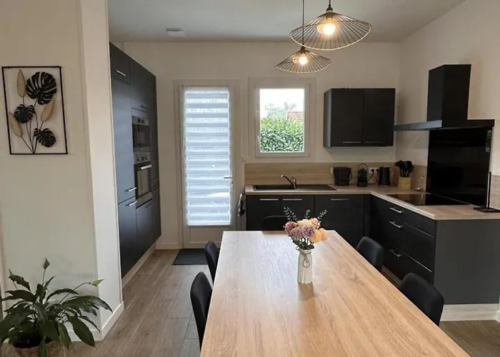 Pavillon Rénové Avec Jardin à Broût-vernet - Fr-1-489-417 Hébergement de vacances