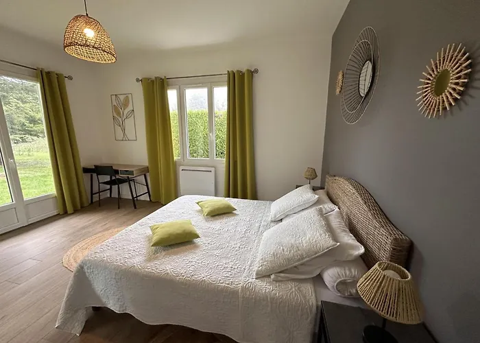 Hébergement de vacances Pavillon Rénové Avec Jardin à Broût-vernet - Fr-1-489-417 Brout-Vernet