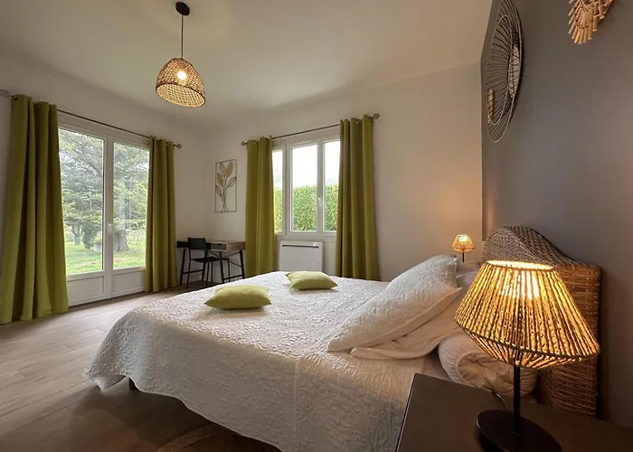 Pavillon Rénové Avec Jardin à Broût-vernet - Fr-1-489-417 Hébergement de vacances *