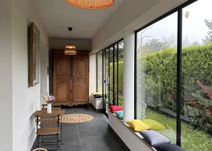 Pavillon Rénové Avec Jardin à Broût-vernet - Fr-1-489-417 Brout-Vernet