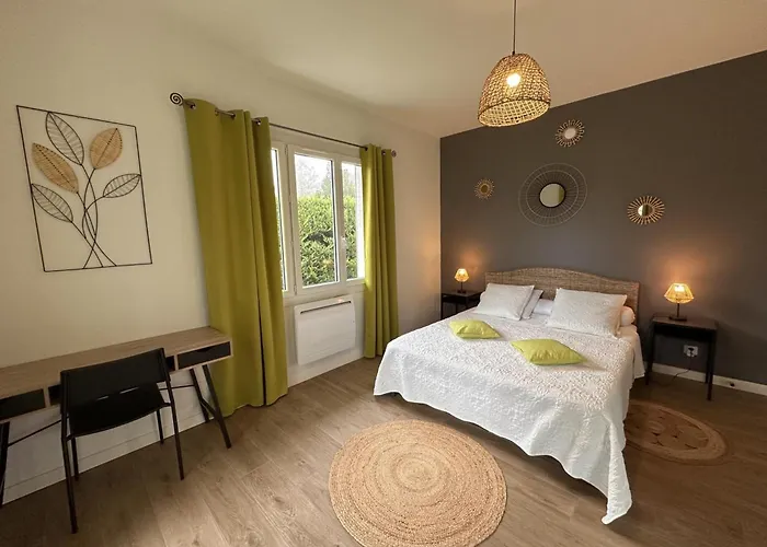 Hébergement de vacances Pavillon Rénové Avec Jardin à Broût-vernet - Fr-1-489-417 *