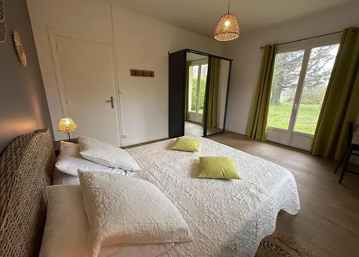 Pavillon Rénové Avec Jardin à Broût-vernet - Fr-1-489-417 Brout-Vernet