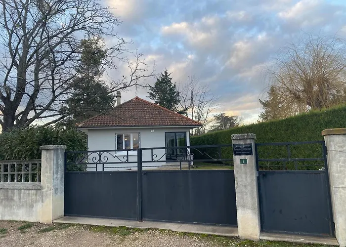 Pavillon Rénové Avec Jardin à Broût-vernet - Fr-1-489-417 * Brout-Vernet